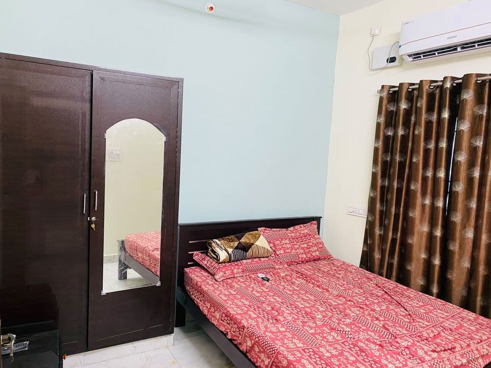 Kitchen-attached room bed