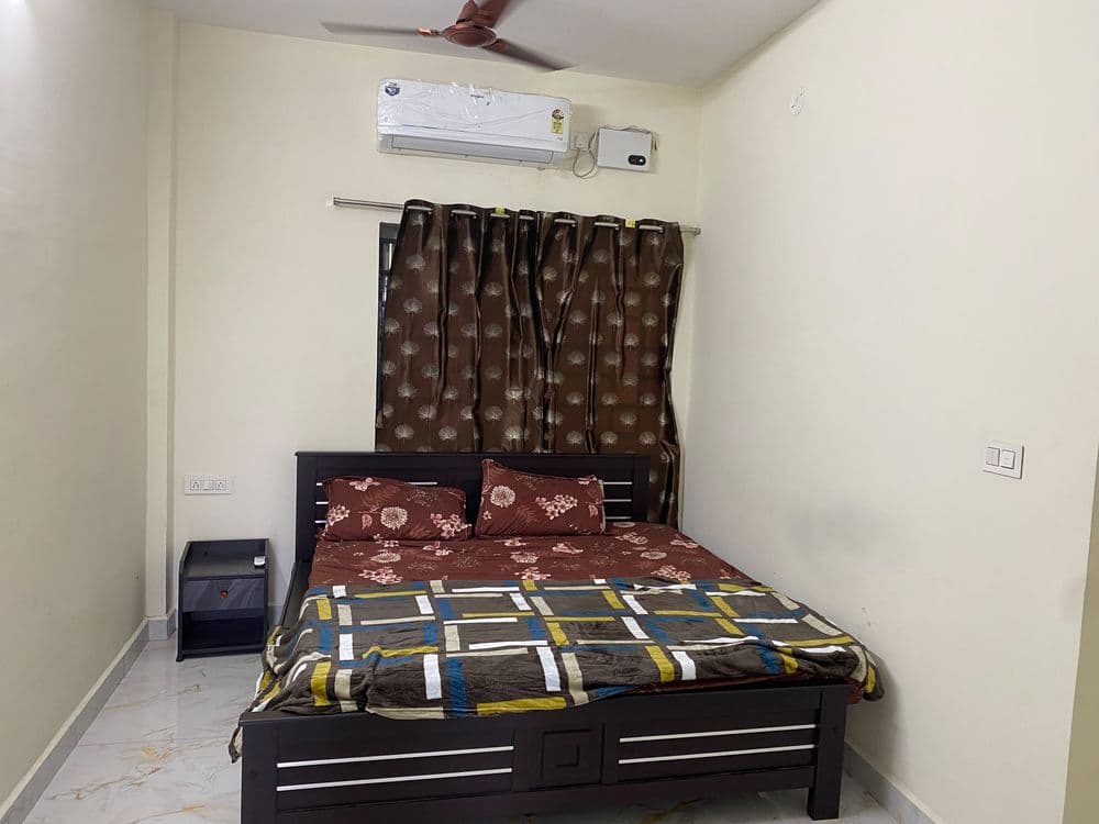 2BHK suite second bedroom